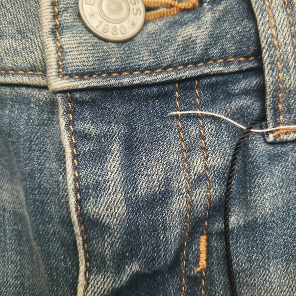 NWT Express Relaxed Low Rise Lace Trimmed Denim Shorts Sz 2 - Picture 7 of 12